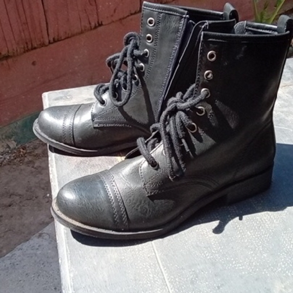 Womans Black Lace-Up Ankle Boots NEW s9 MED ZIP UP ON SIDE OF ANKLE No Damag